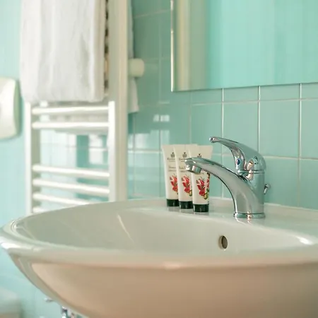 Via Paolo Lomazzo By Onefinestay * Milano
