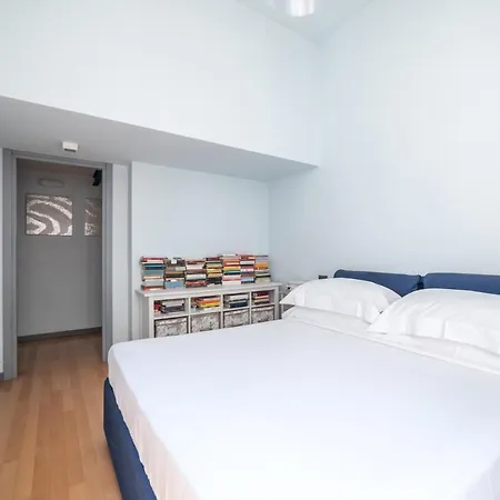Apartment Via Paolo Lomazzo By Onefinestay *